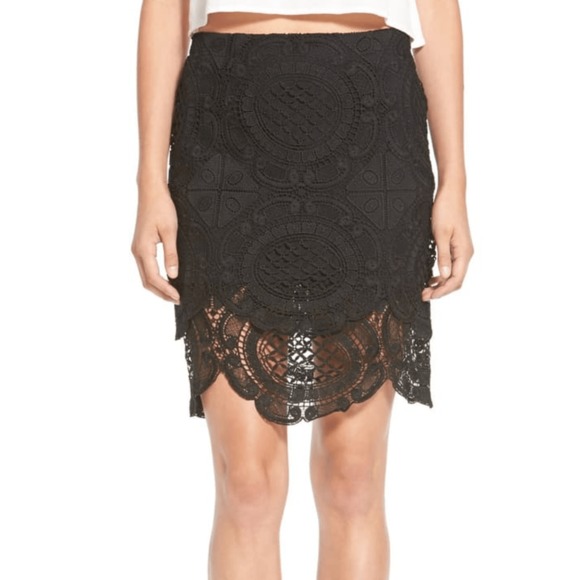 storee Dresses & Skirts - 🌈 Storee Black Crochet Lace Scalloped Hem Skirt